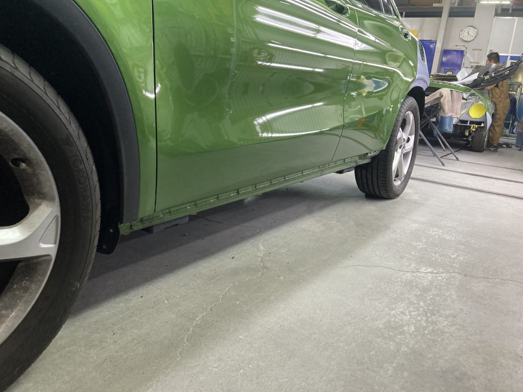 メルセデスベンツ、GLA、W156、フロントドア、クォーターパネル、リアバンパー、キズ、凹み、修理、デントリペア、