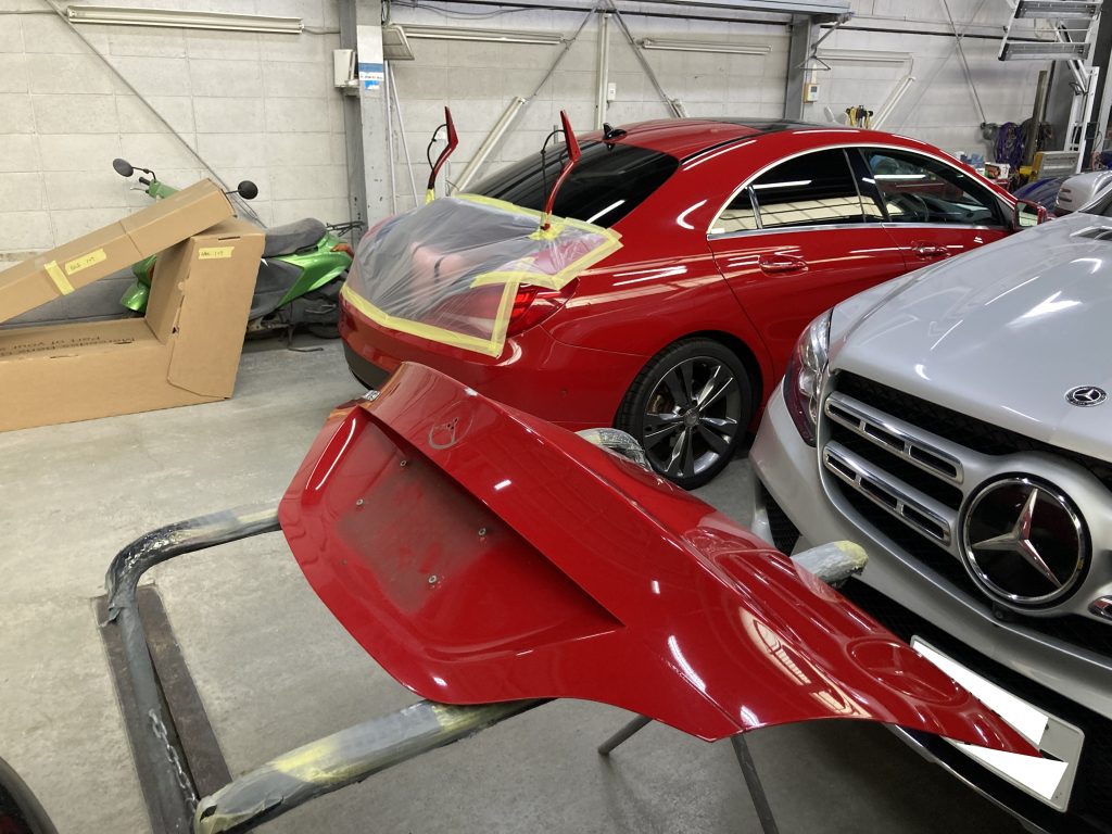 メルセデスベンツ、CLA、W117、ボンネット、トランクパネル、塗装浮き、剥離、凹み、修理、塗装、