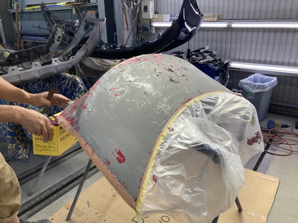 メルセデスベンツ、CLA、W117、ボンネット、トランクパネル、塗装浮き、剥離、凹み、修理、塗装、