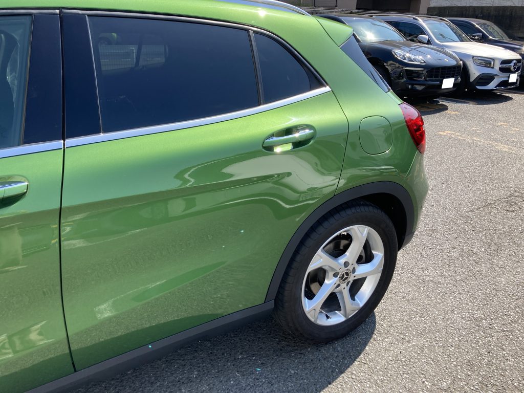 メルセデスベンツ、GLA、W156、フロントドア、クォーターパネル、リアバンパー、キズ、凹み、修理、デントリペア、