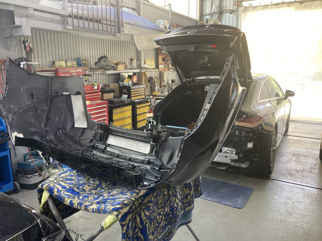 メルセデスベンツ、W297、EQS、リアバンパー、キズ、修理、再塗装修理