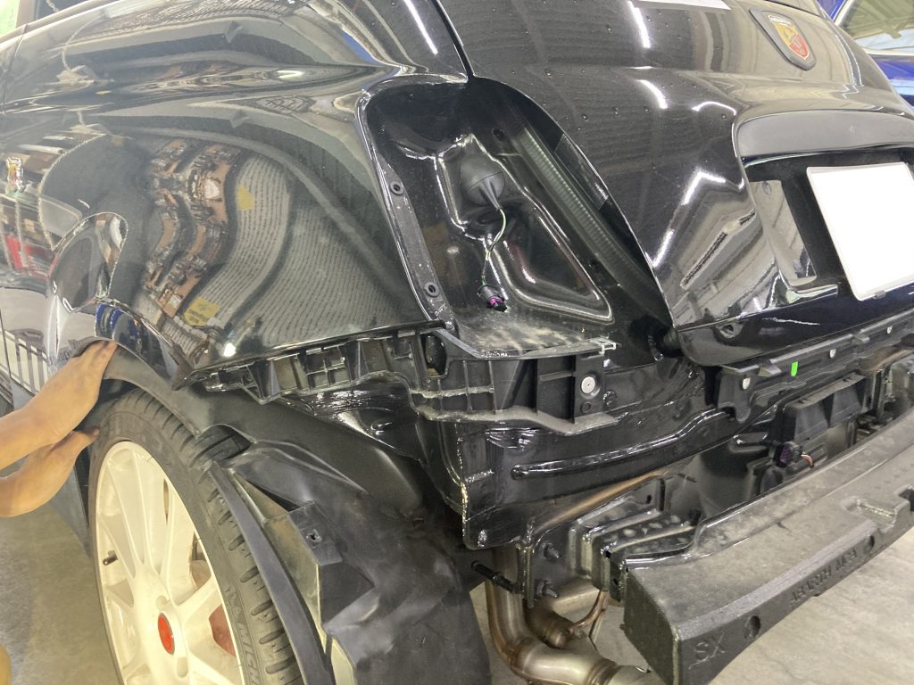 フィアット、アバルト695、クォーターパネル、リアバンパー、アルミホイール、キズ、変形、修理、交換、塗装、