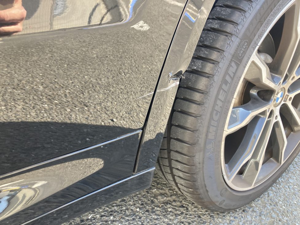 BMW、X3、G01、リアドア、クォーターパネル、アーチモール、キズ、凹み、修理、交換、塗装、