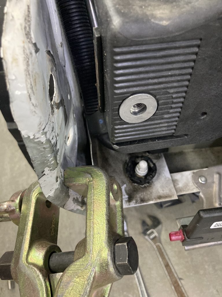 フォルクスワーゲン、T6、フロントバンパー、フロントフェンダー、フロントサポート、ヘッドライト、キズ、凹み、交換、塗装、