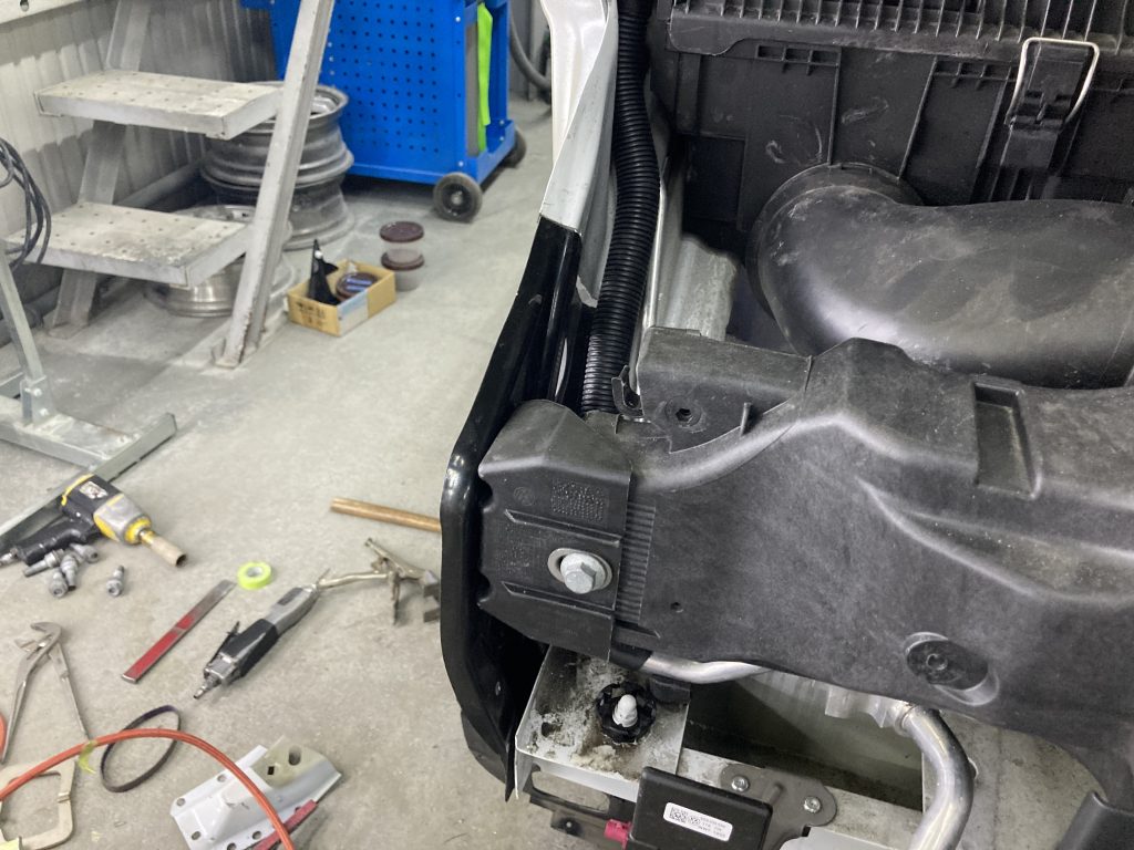 フォルクスワーゲン、T6、フロントバンパー、フロントフェンダー、フロントサポート、ヘッドライト、キズ、凹み、交換、塗装、