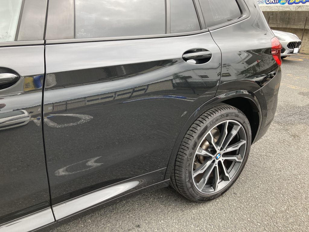 BMW、X3、G01、リアドア、クォーターパネル、アーチモール、キズ、凹み、修理、交換、塗装、
