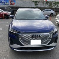 アウディ、Q4、フロントバンパー、フロントスポイラー、キズ、変形、修理、交換、塗装、