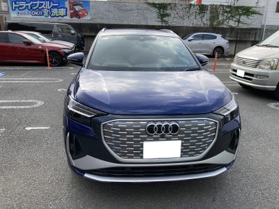 アウディ、Q4、フロントバンパー、フロントスポイラー、キズ、変形、修理、交換、塗装、