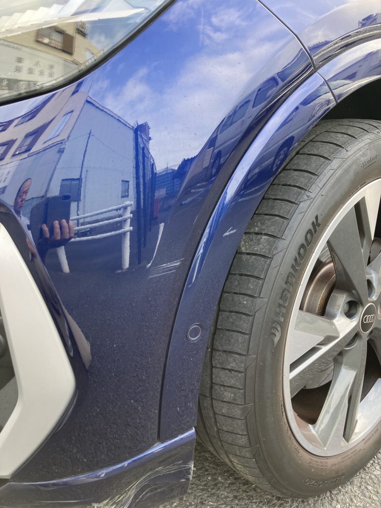アウディ、Q4、フロントバンパー、フロントスポイラー、キズ、変形、修理、交換、塗装、
