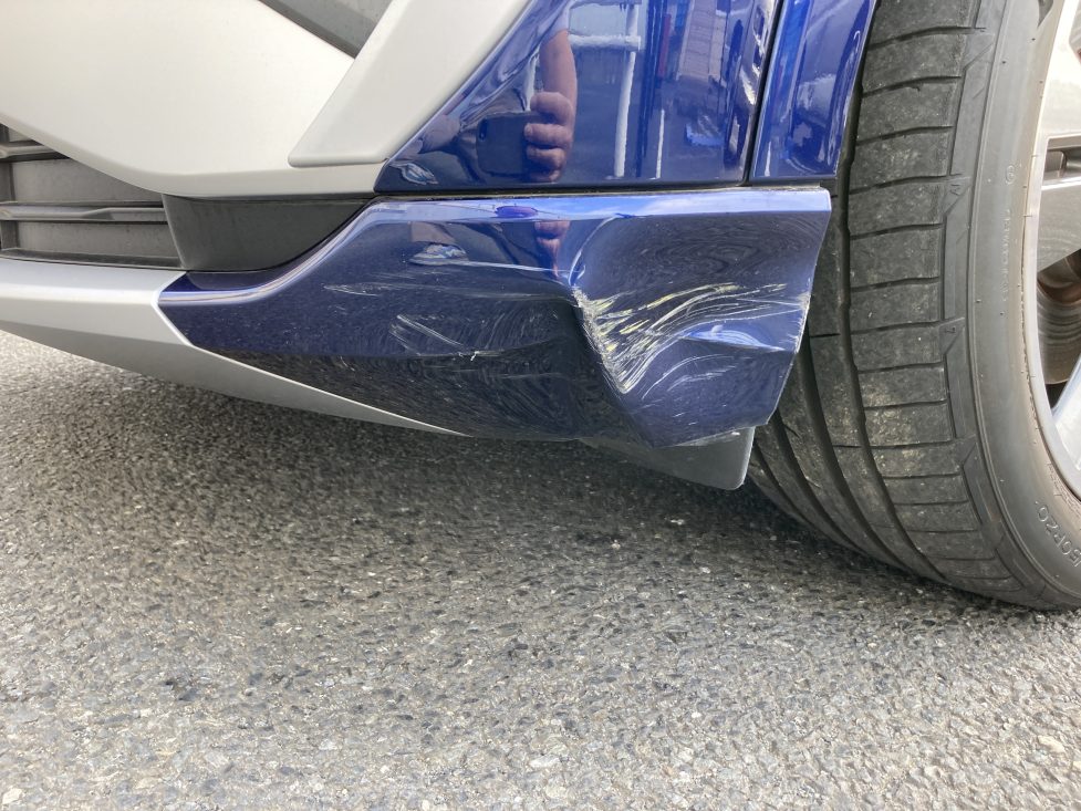 アウディ、Q4、フロントバンパー、フロントスポイラー、キズ、変形、修理、交換、塗装、