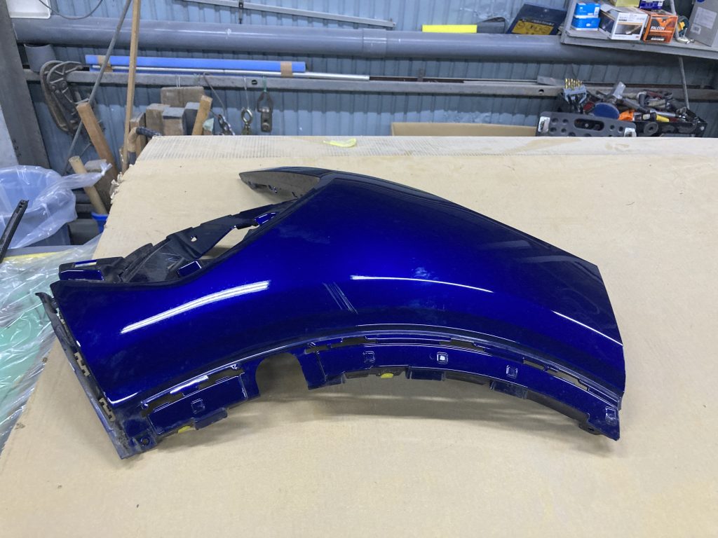 アウディ、Q4、フロントバンパー、フロントスポイラー、キズ、変形、修理、交換、塗装、