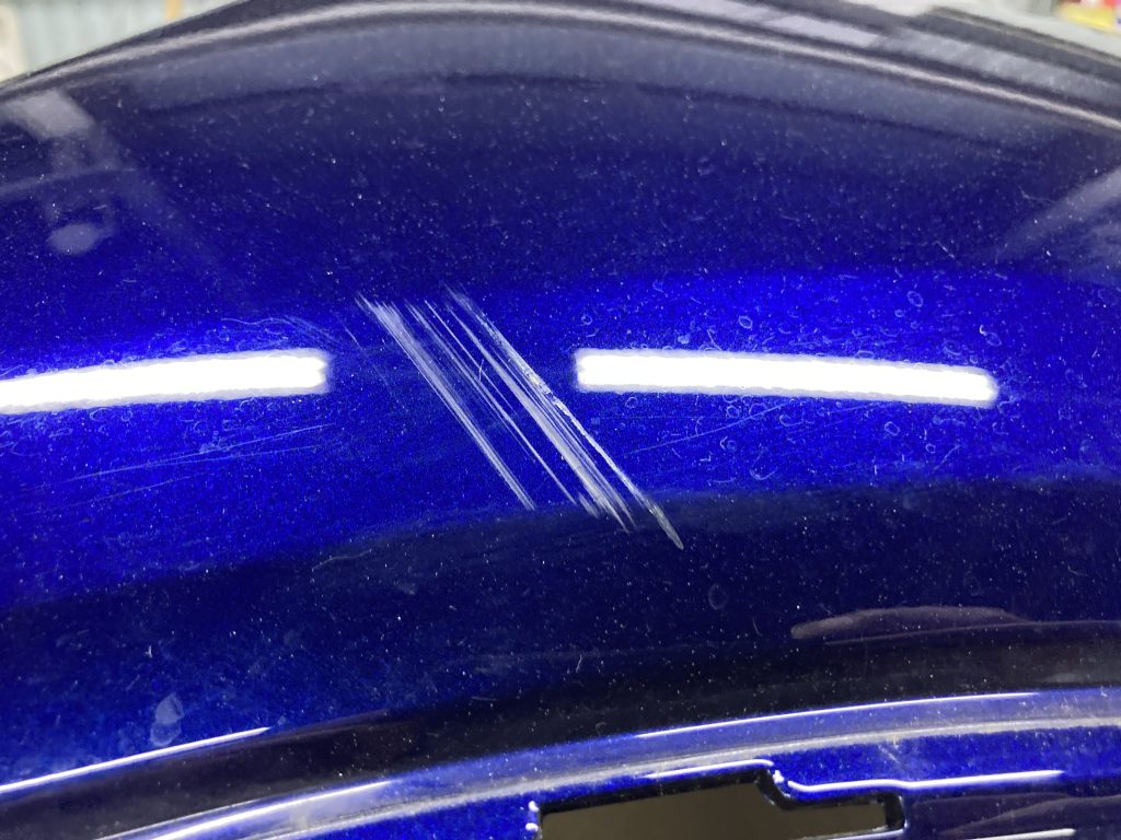 アウディ、Q4、フロントバンパー、フロントスポイラー、キズ、変形、修理、交換、塗装、