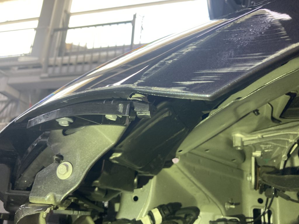 テスラ、モデル3、フロントバンパー、フロントフェンダー、キズ、変形、修理、交換、塗装、