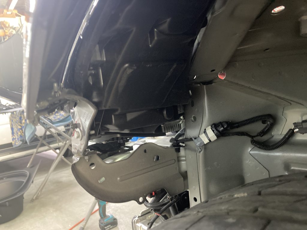 テスラ、モデル3、フロントバンパー、フロントフェンダー、キズ、変形、修理、交換、塗装、