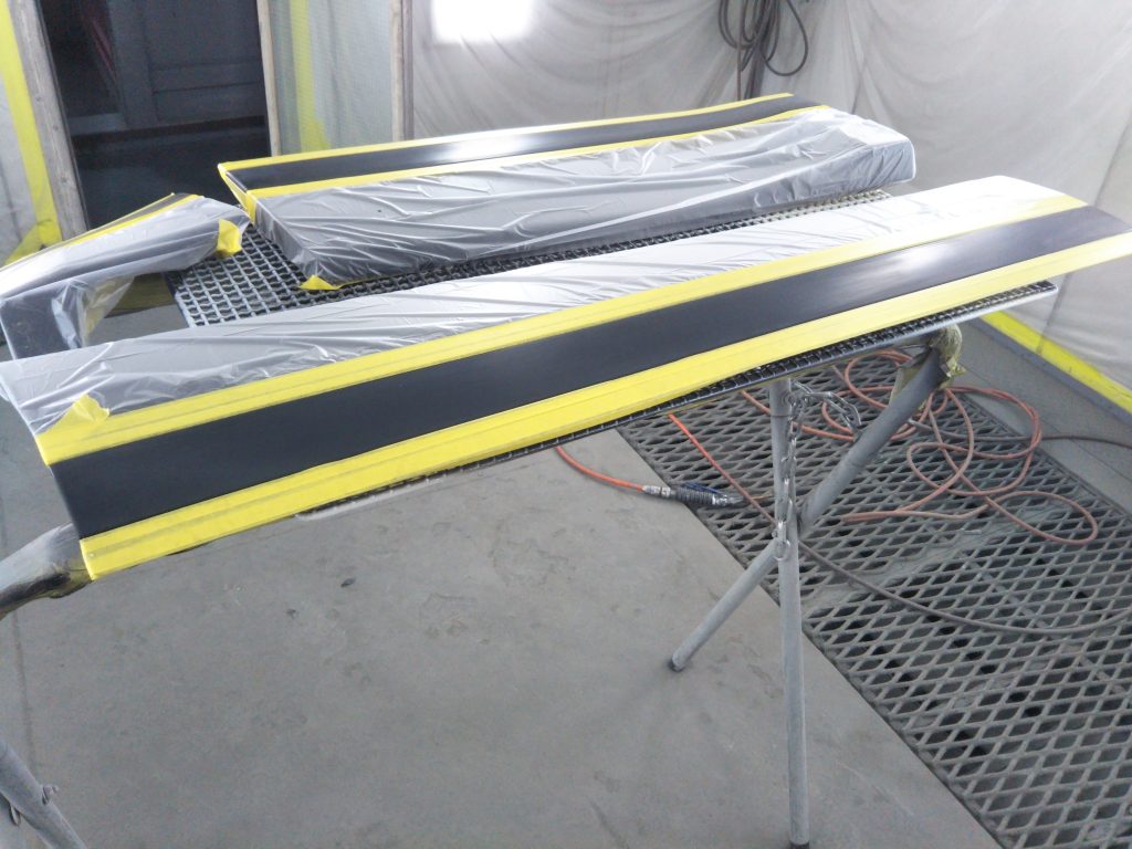 ランドローバー、ベラール、フロントドア、リアドア、クォーターパネル、キズ、凹み、修理、交換、塗装、