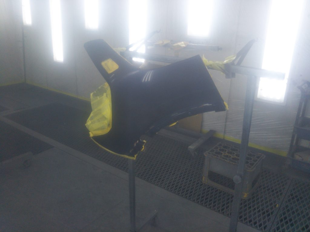 アウディ、Q4、フロントバンパー、フロントスポイラー、キズ、変形、修理、交換、塗装、