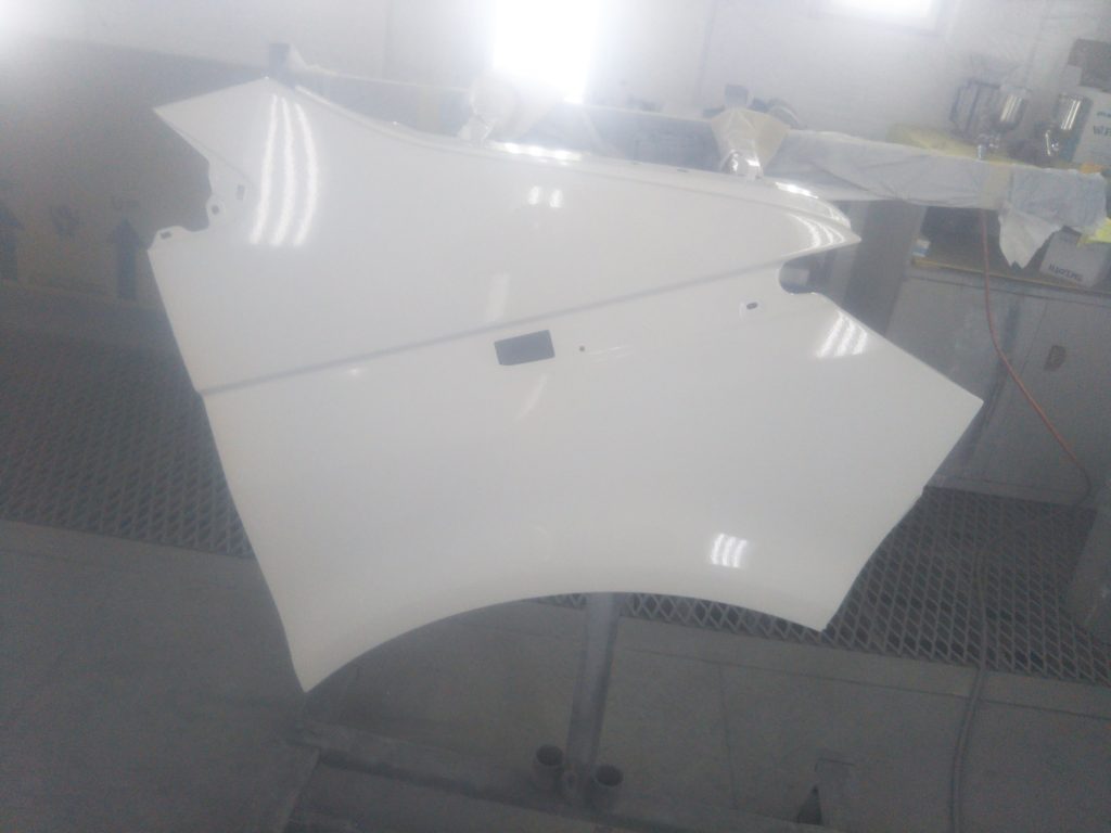 フォルクスワーゲン、T6、フロントバンパー、フロントフェンダー、フロントサポート、ヘッドライト、キズ、凹み、交換、塗装、