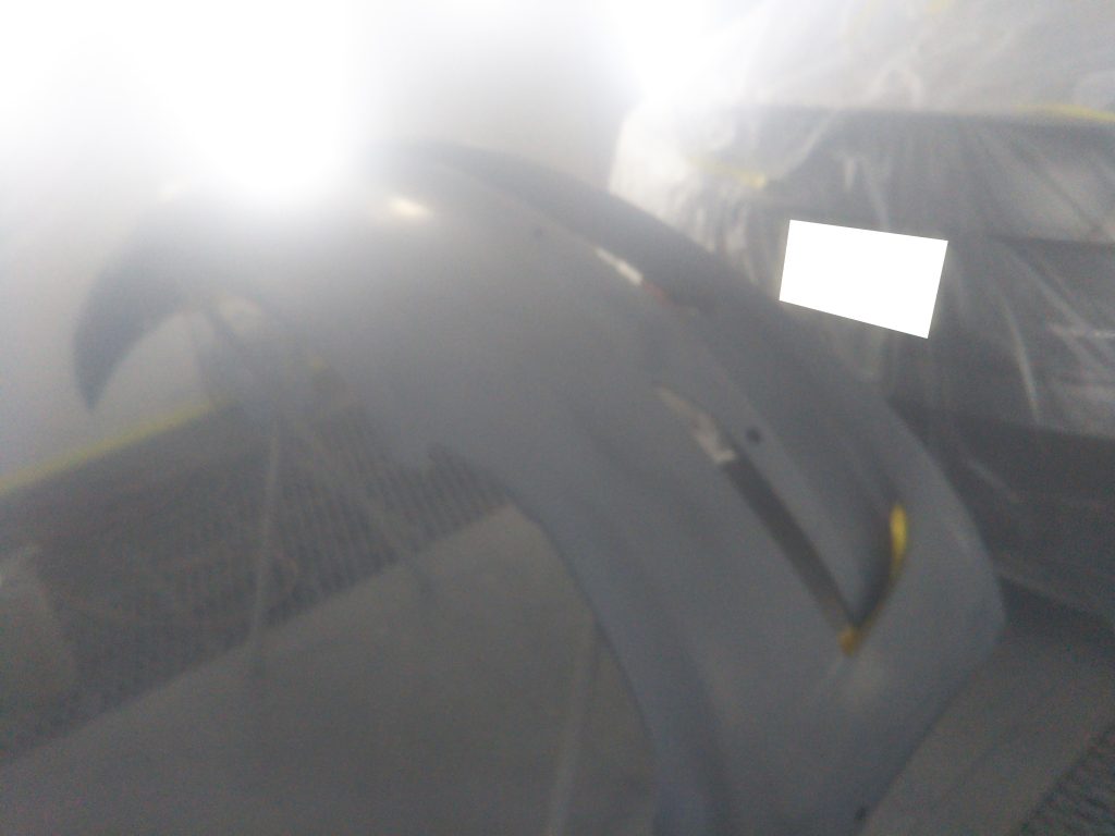 テスラ、モデル3、フロントバンパー、フロントフェンダー、キズ、変形、修理、交換、塗装、