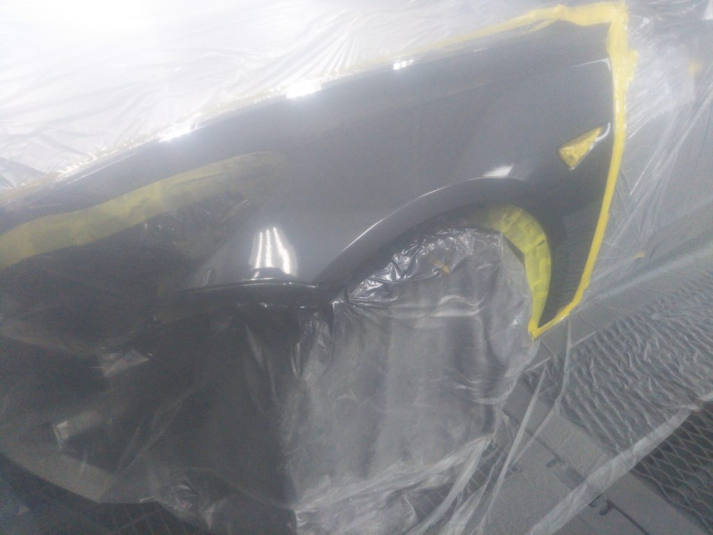 テスラ、モデル3、フロントバンパー、フロントフェンダー、キズ、変形、修理、交換、塗装、