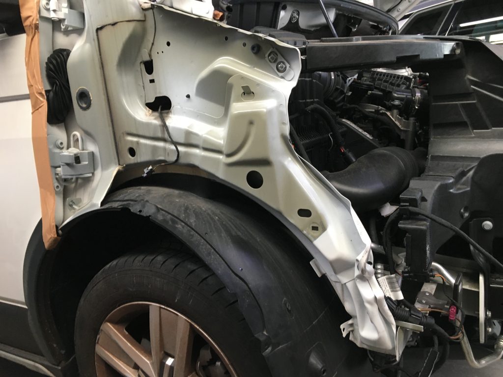 フォルクスワーゲン、T6、フロントバンパー、フロントフェンダー、フロントサポート、ヘッドライト、キズ、凹み、交換、塗装、