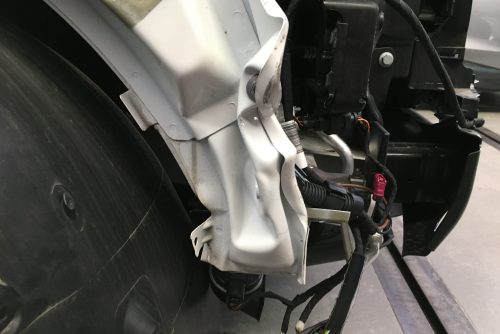 フォルクスワーゲン、T6、フロントバンパー、フロントフェンダー、フロントサポート、ヘッドライト、キズ、凹み、交換、塗装、