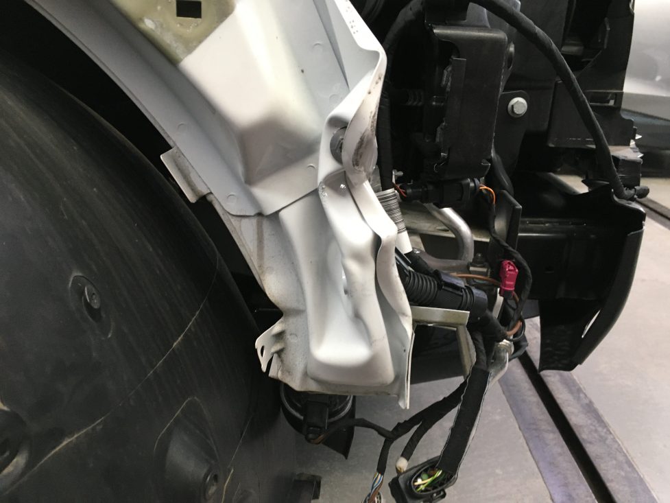 フォルクスワーゲン、T6、フロントバンパー、フロントフェンダー、フロントサポート、ヘッドライト、キズ、凹み、交換、塗装、