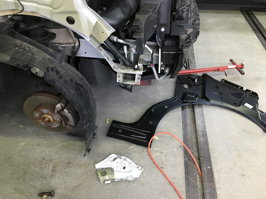 フォルクスワーゲン、T6、フロントバンパー、フロントフェンダー、フロントサポート、ヘッドライト、キズ、凹み、交換、塗装、