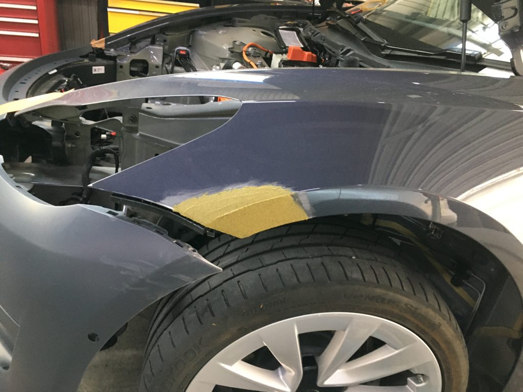 テスラ、モデル3、フロントバンパー、フロントフェンダー、キズ、変形、修理、交換、塗装、