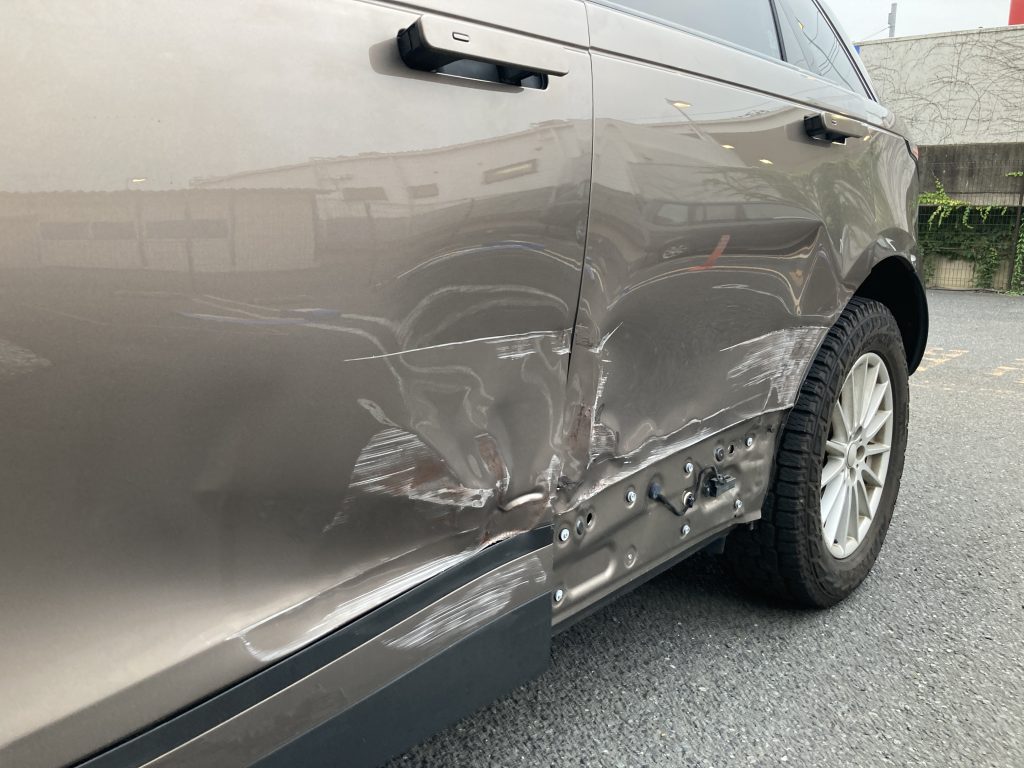 ランドローバー、ベラール、フロントドア、リアドア、クォーターパネル、キズ、凹み、修理、交換、塗装、