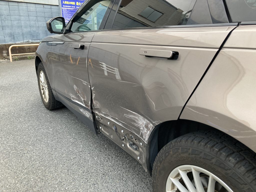 ランドローバー、ベラール、フロントドア、リアドア、クォーターパネル、キズ、凹み、修理、交換、塗装、