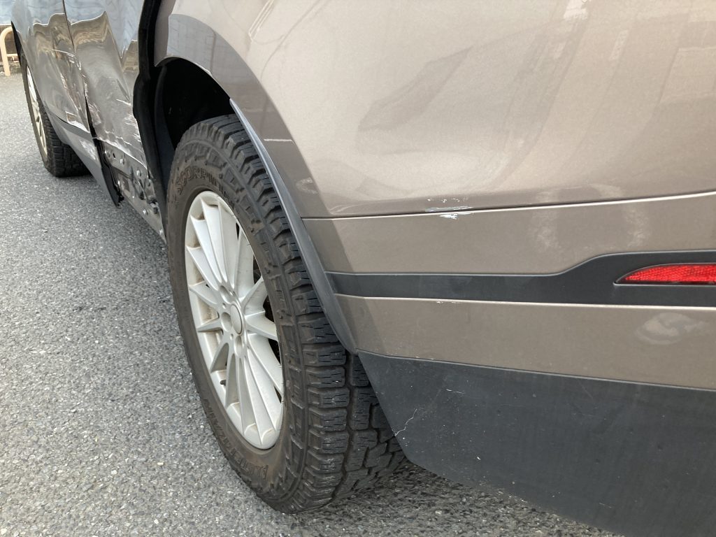 ランドローバー、ベラール、フロントドア、リアドア、クォーターパネル、キズ、凹み、修理、交換、塗装、