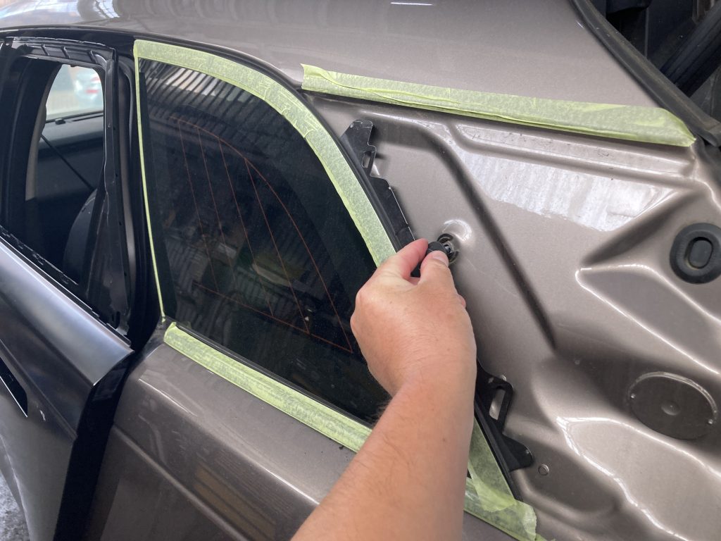 ランドローバー、ベラール、フロントドア、リアドア、クォーターパネル、キズ、凹み、修理、交換、塗装、