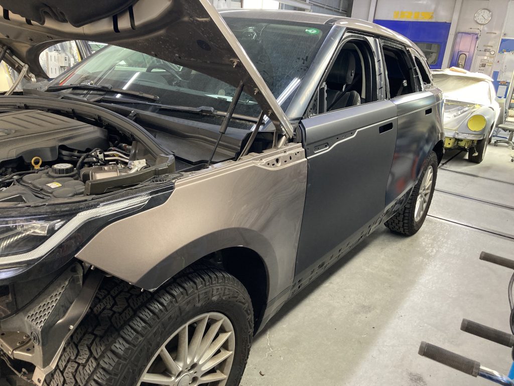 ランドローバー、ベラール、フロントドア、リアドア、クォーターパネル、キズ、凹み、修理、交換、塗装、