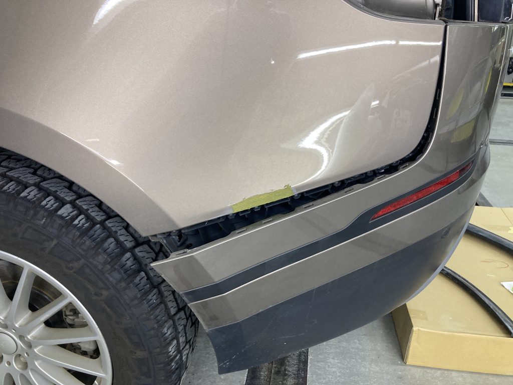 ランドローバー、ベラール、フロントドア、リアドア、クォーターパネル、キズ、凹み、修理、交換、塗装、