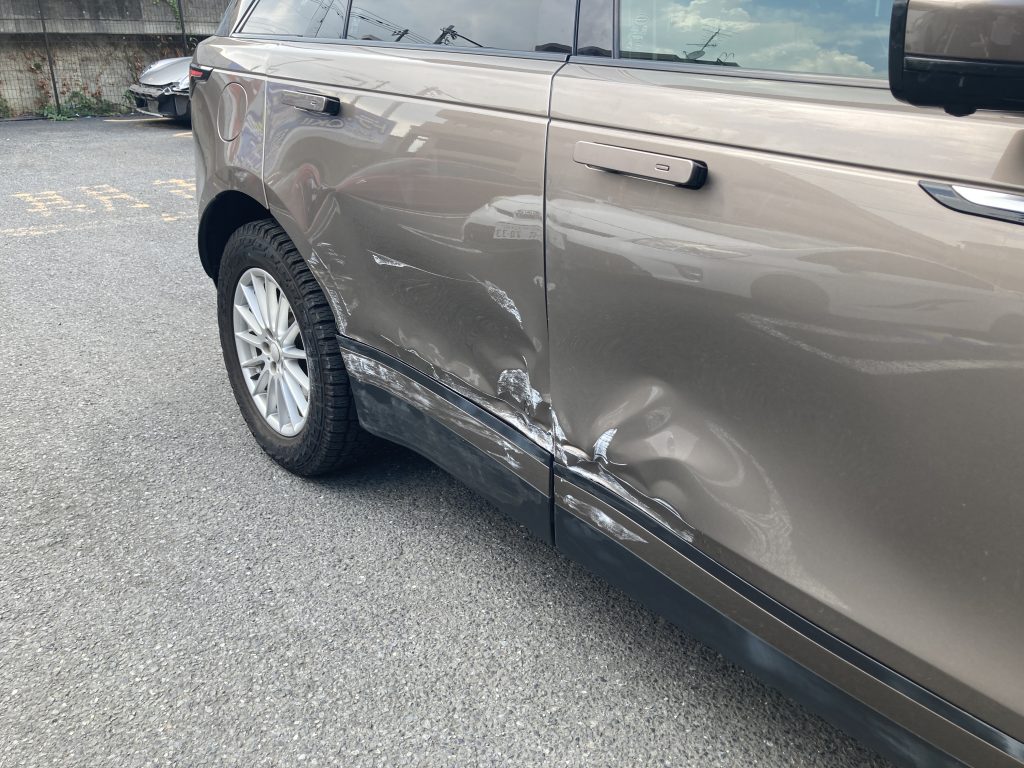 ランドローバー、ヴェラール、フロントドア、リアドア、クォーターパネル、キズ、凹み、修理、交換、塗装、