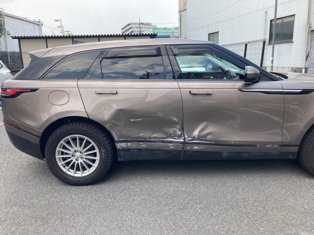 ランドローバー、ヴェラール、フロントドア、リアドア、クォーターパネル、キズ、凹み、修理、交換、塗装、