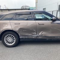 ランドローバー、ヴェラール、フロントドア、リアドア、クォーターパネル、キズ、凹み、修理、交換、塗装、