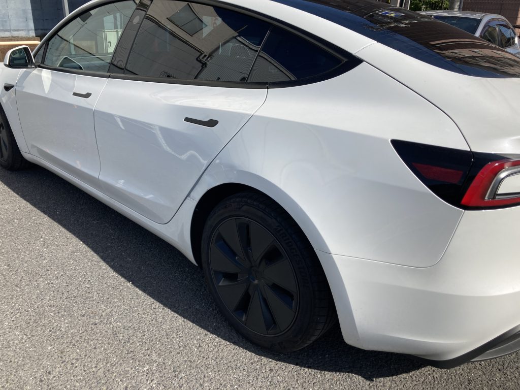 テスラ、モデル3、リアドア、クォーターパネル、キズ、凹み、修理、塗装、