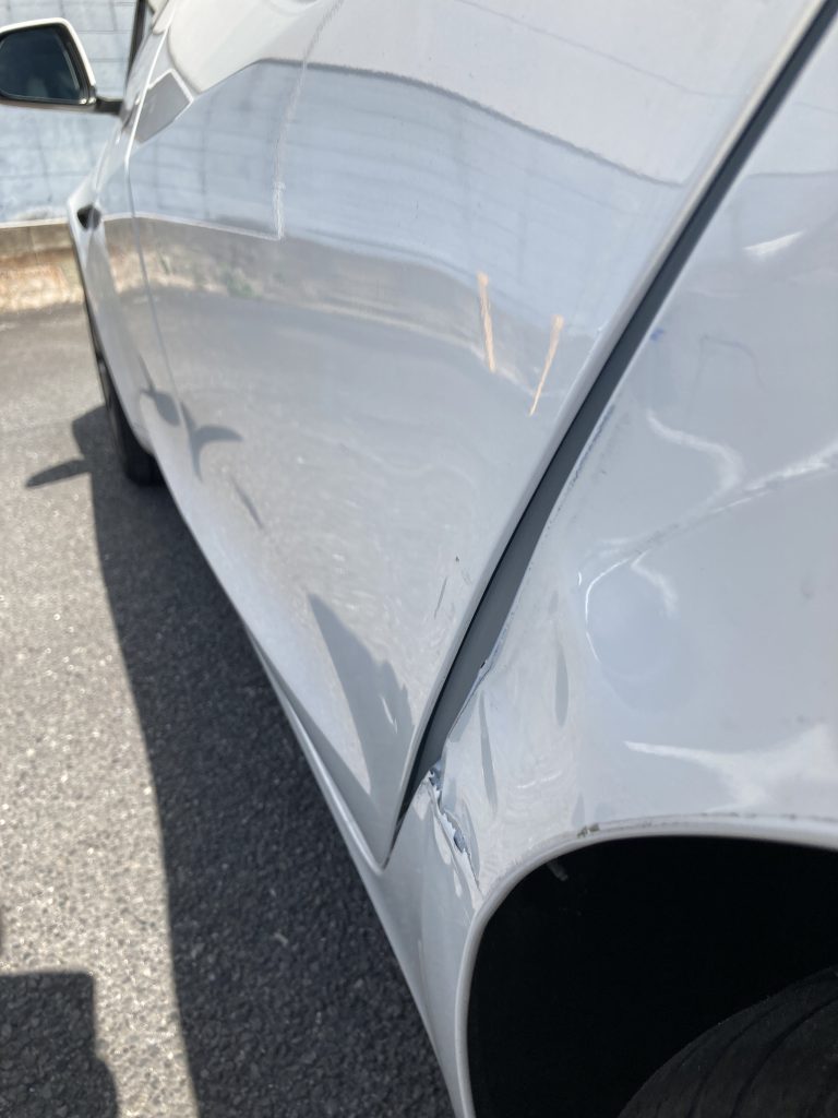 テスラ、モデル3、リアドア、クォーターパネル、キズ、凹み、修理、塗装、