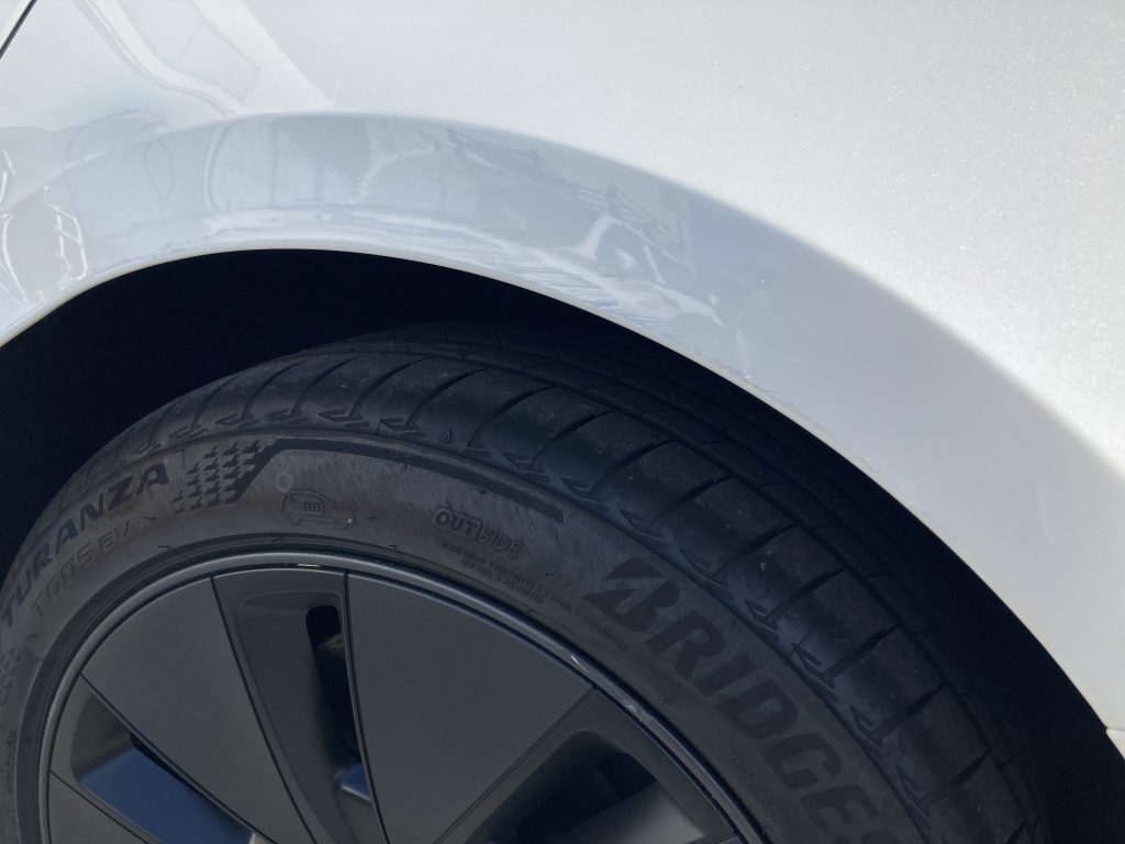 テスラ、モデル3、リアドア、クォーターパネル、キズ、凹み、修理、塗装、