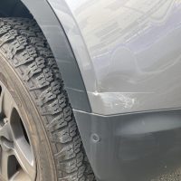 ランドローバー、ディフェンダー、左右フロントフェンダー、アーチモール、キズ、凹み、修理、交換、塗装、