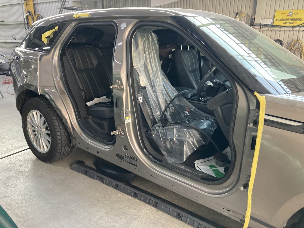 ランドローバー、ヴェラール、フロントドア、リアドア、クォーターパネル、キズ、凹み、修理、交換、塗装、