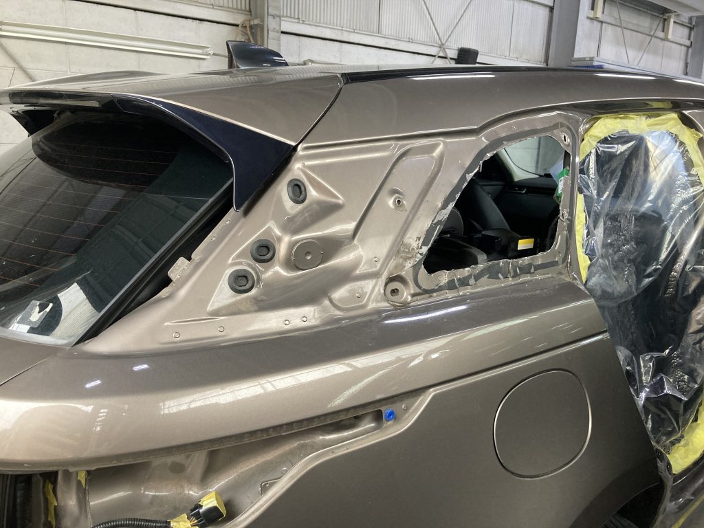 ランドローバー、ヴェラール、フロントドア、リアドア、クォーターパネル、キズ、凹み、修理、交換、塗装、