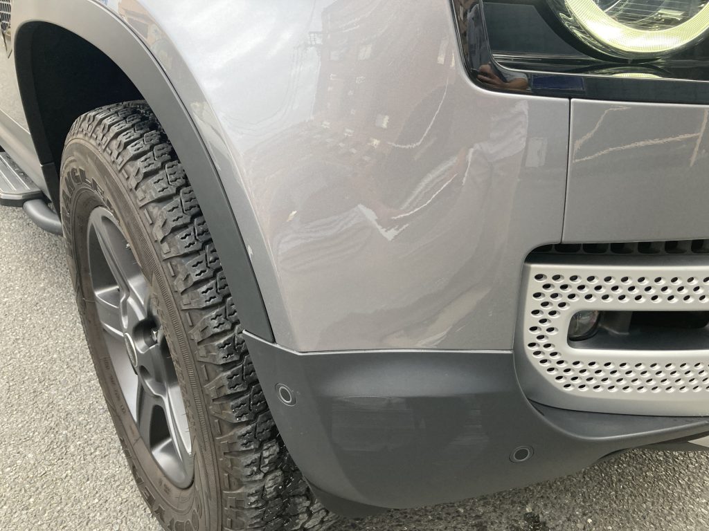 ランドローバー、ディフェンダー、左右フロントフェンダー、アーチモール、キズ、凹み、修理、交換、塗装、