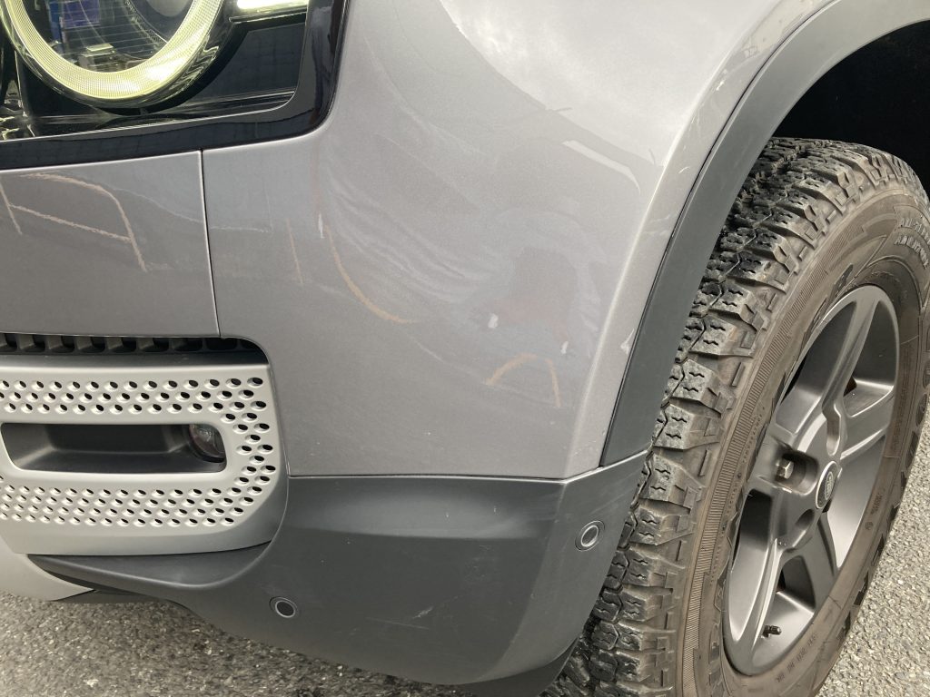 ランドローバー、ディフェンダー、左右フロントフェンダー、アーチモール、キズ、凹み、修理、交換、塗装、