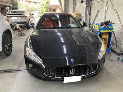 マセラティ、グランカブリオ、フロントバンパー、フロントフェンダー、キズ、凹み、変形、修理、塗装、