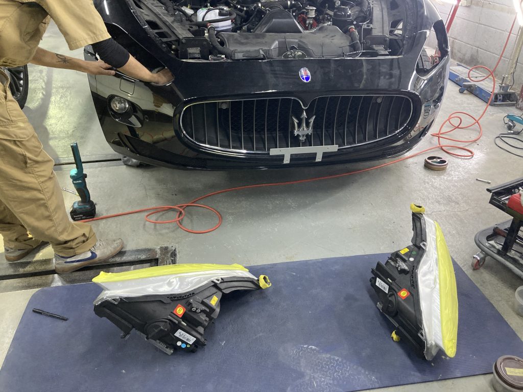 マセラティ、グランカブリオ、フロントバンパー、フロントフェンダー、キズ、凹み、変形、修理、塗装、