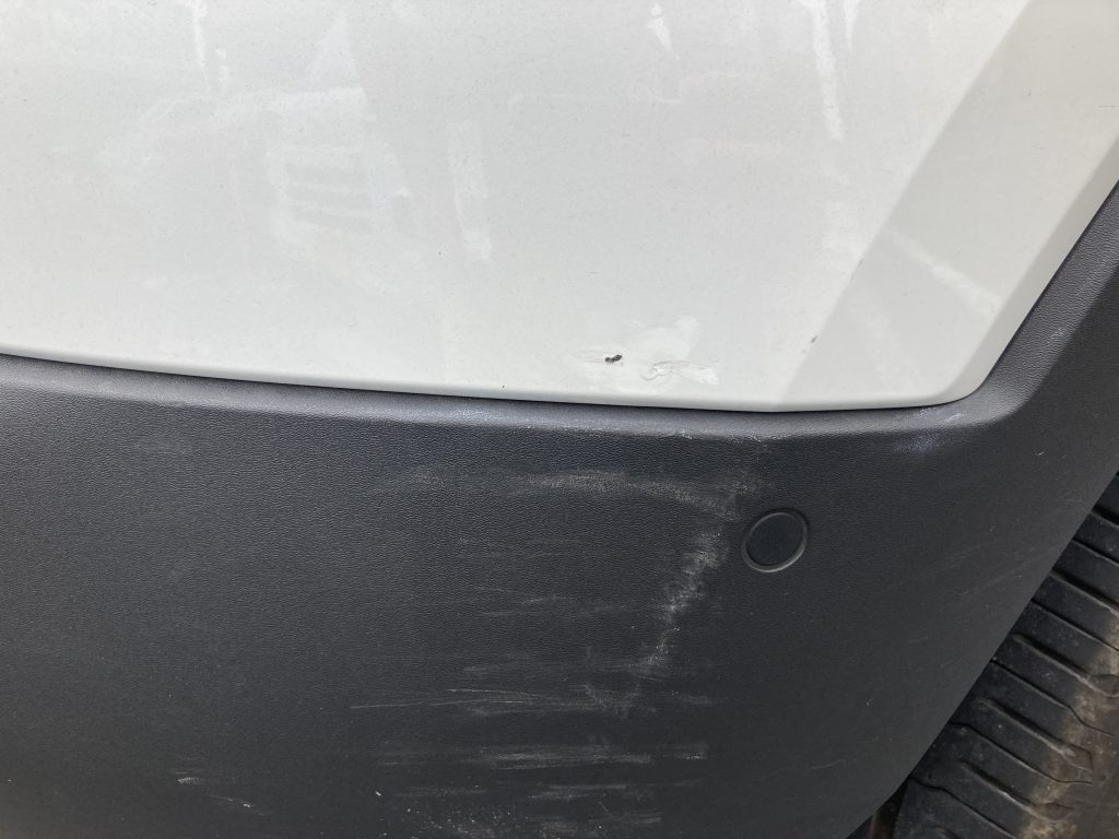 ボルボ、XC40、フロントバンパー、リアバンパー、テールランプ、キズ、修理、塗装、割れ、交換、