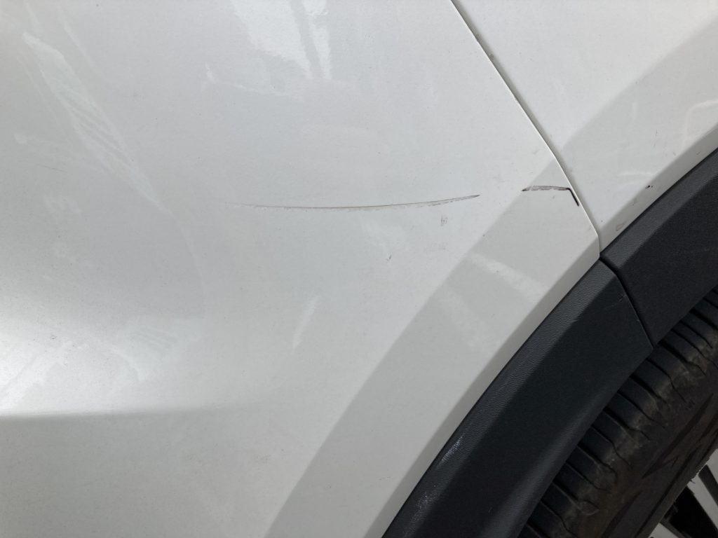 ボルボ、XC40、フロントバンパー、リアバンパー、テールランプ、キズ、修理、塗装、割れ、交換、