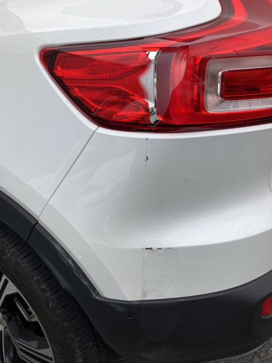 ボルボ、XC40、フロントバンパー、リアバンパー、テールランプ、キズ、修理、塗装、割れ、交換、